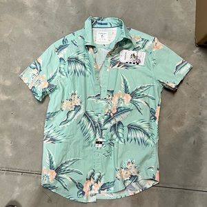 Hawaiian button down 🌴